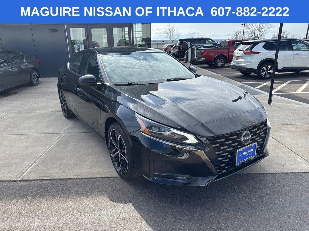 Used 2025 Nissan Altima 2.5 SR AWD/4WD image 3