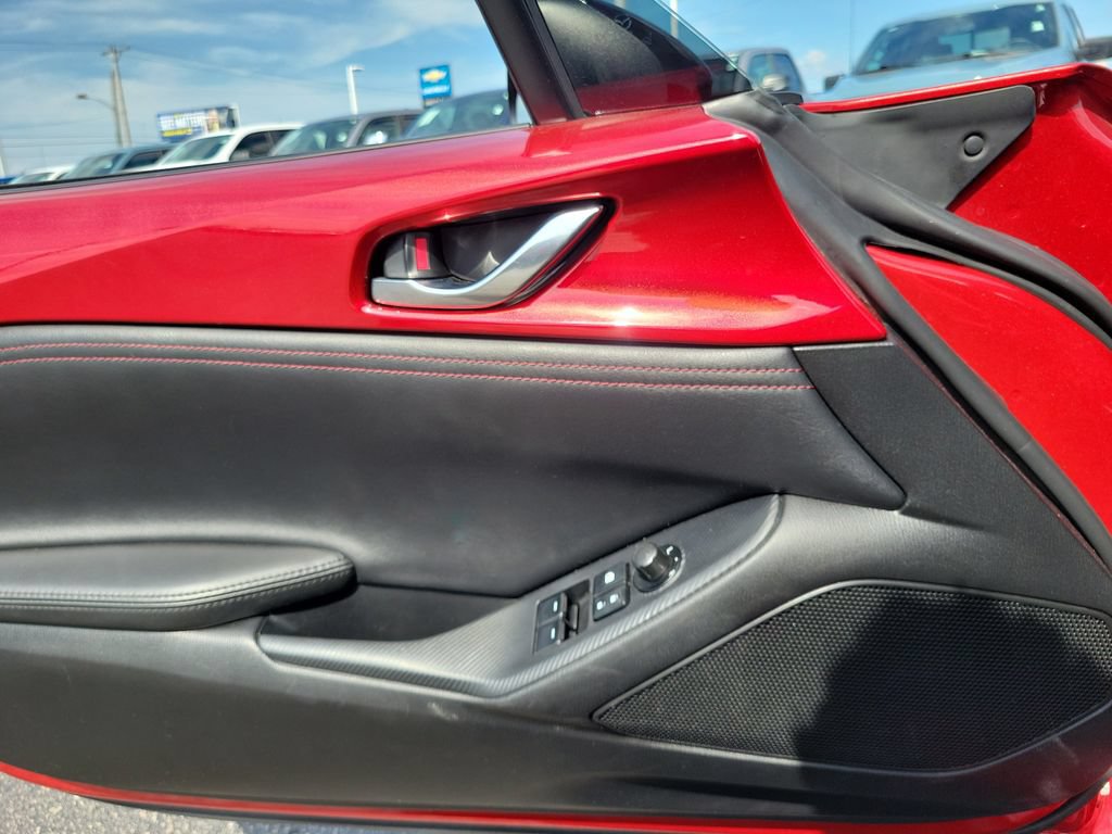 Used 2016 MAZDA MX-5 Miata Club RWD image 17