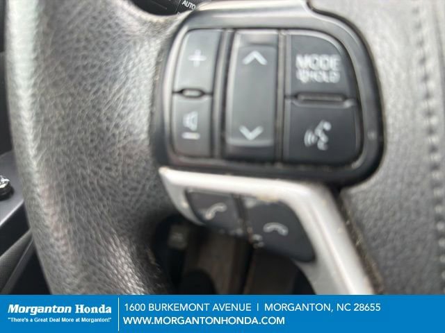 Used 2019 Toyota Highlander LE image 11