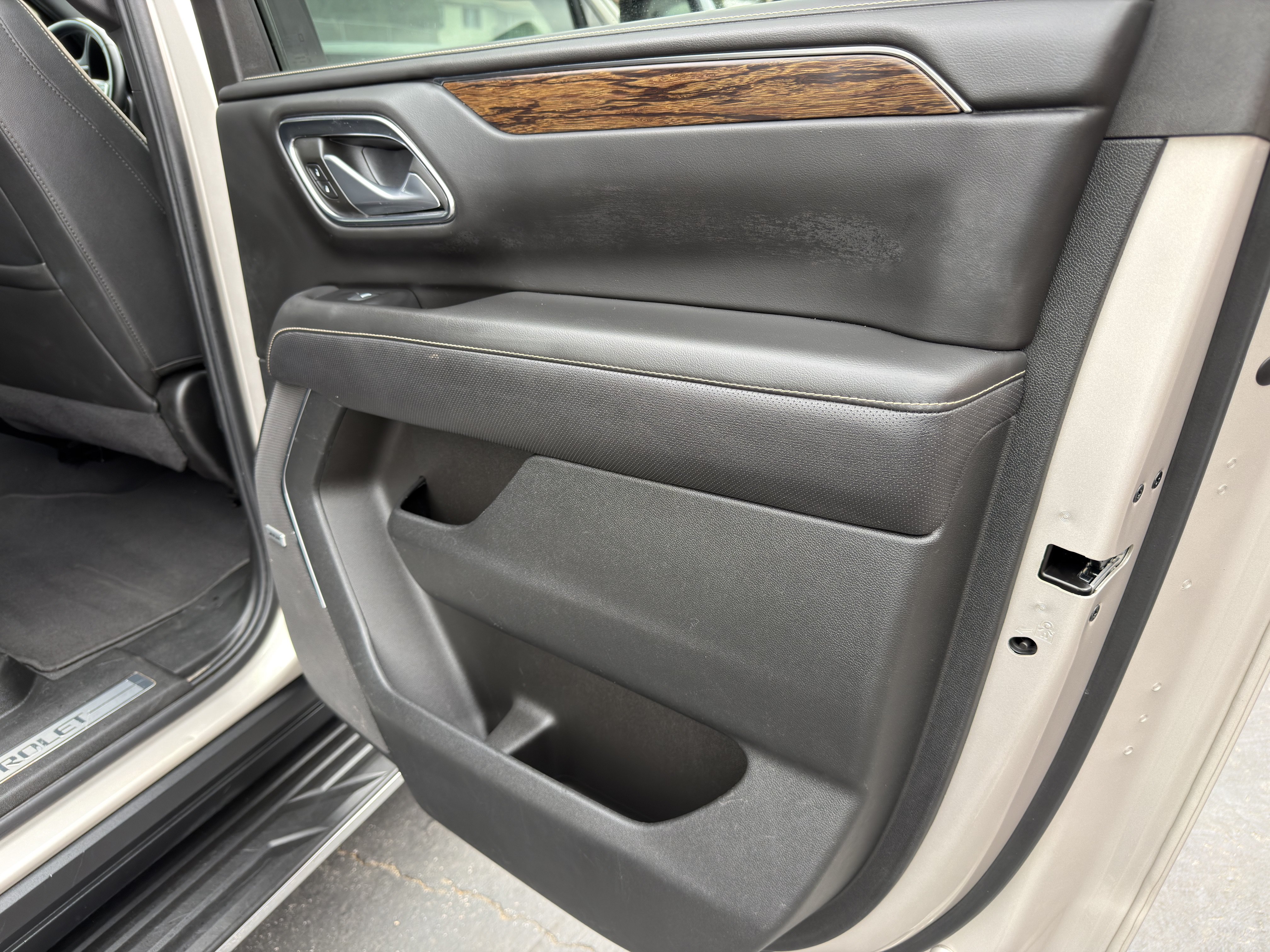 Used 2024 Chevrolet Suburban Premier AWD/4WD image 13