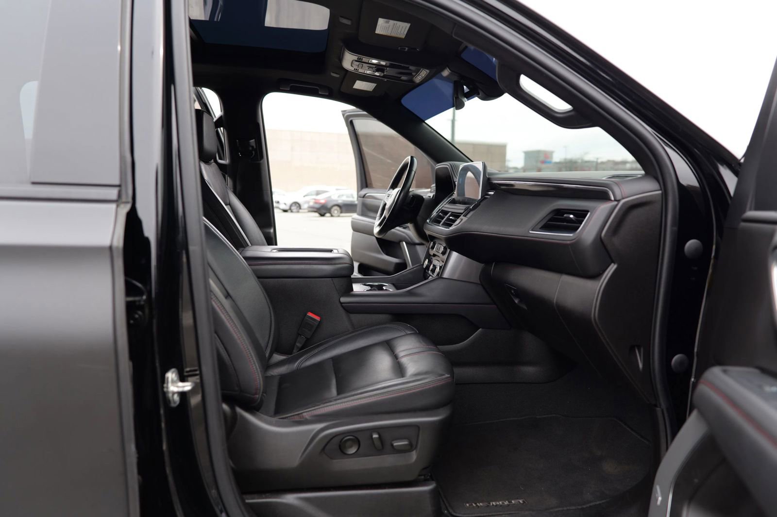 Used 2021 Chevrolet Suburban RST w/ Luxury Package image 26