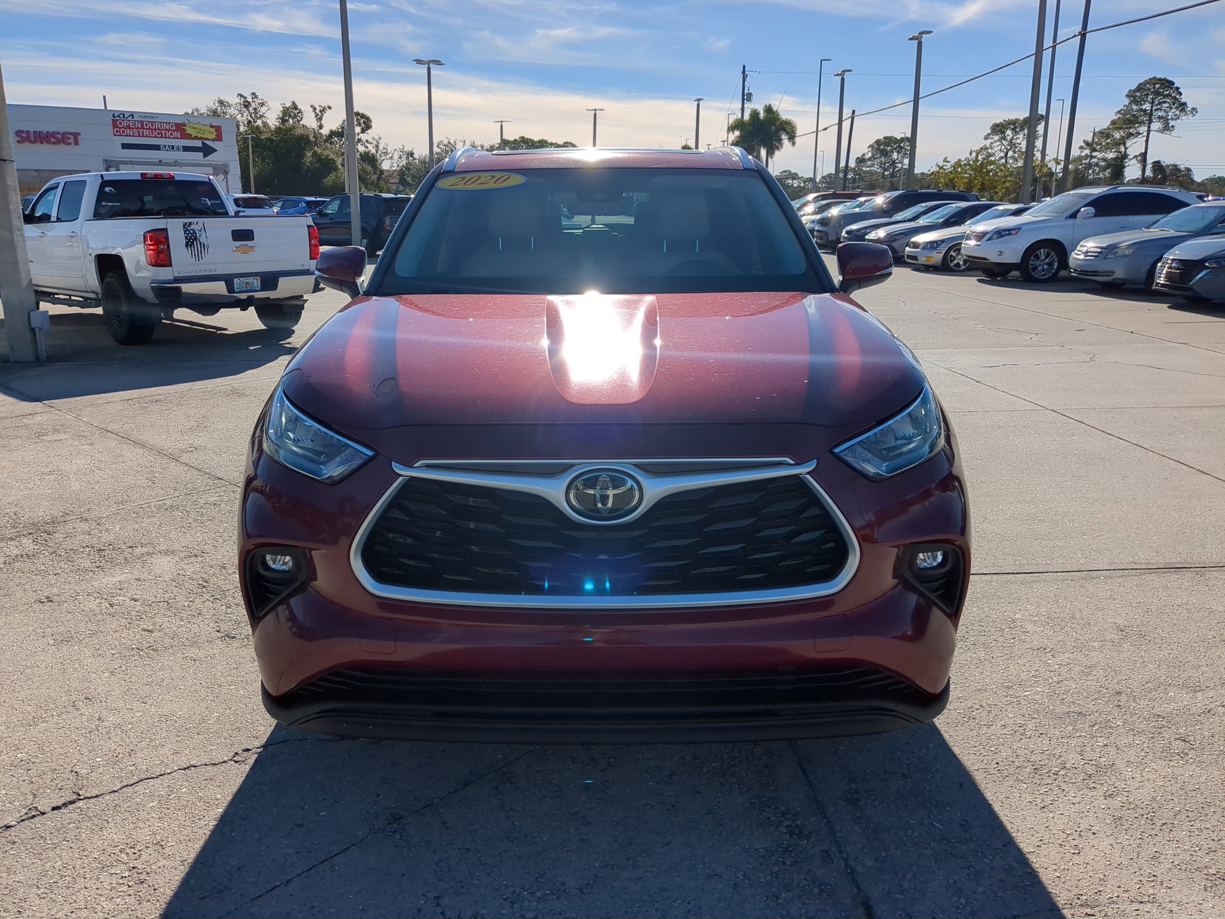 Used 2020 Toyota Highlander XLE image 2