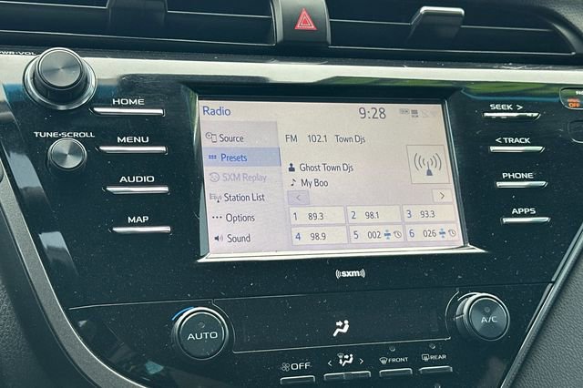 Used 2020 Toyota Camry SE FWD image 19