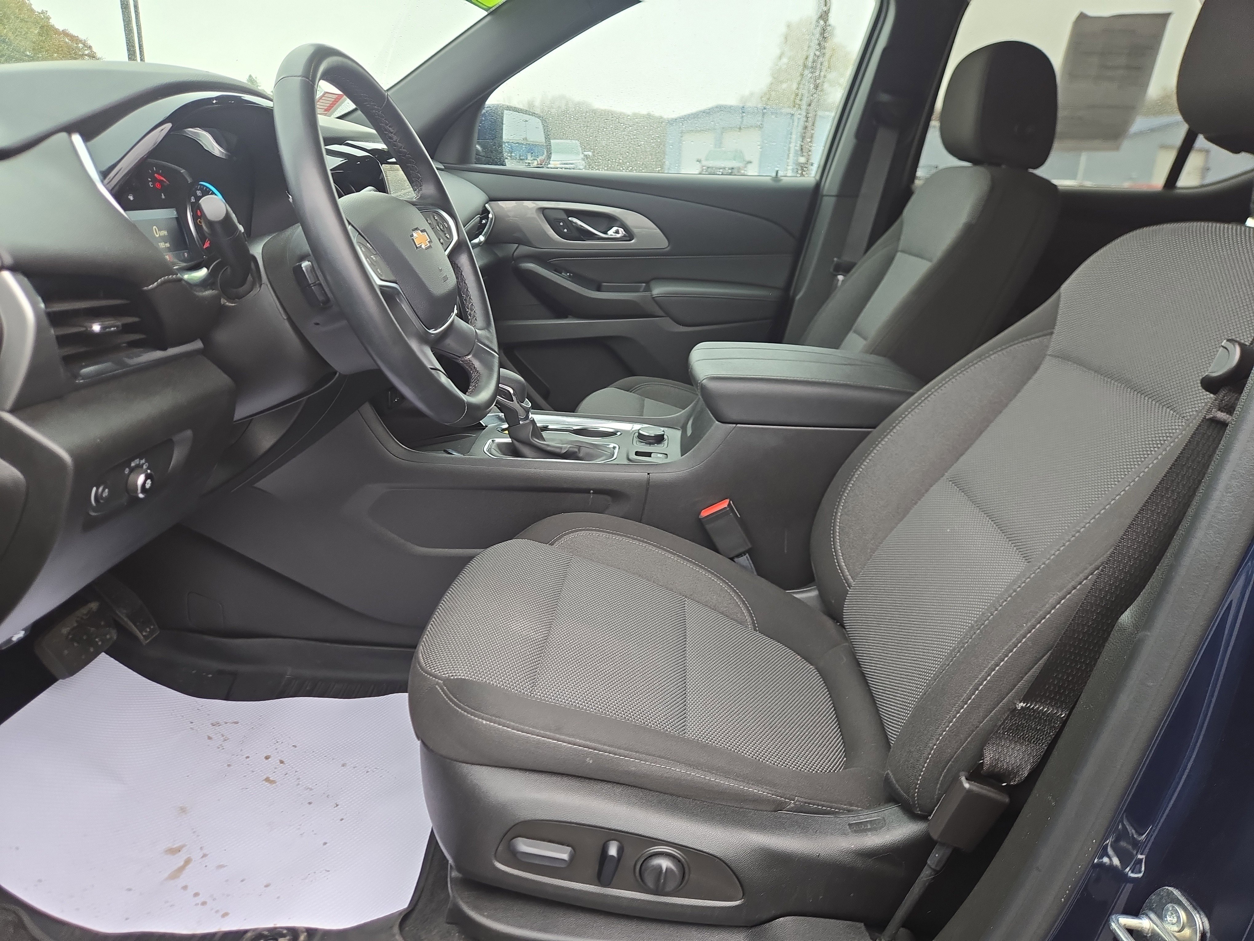 Used 2023 Chevrolet Traverse LT image 12