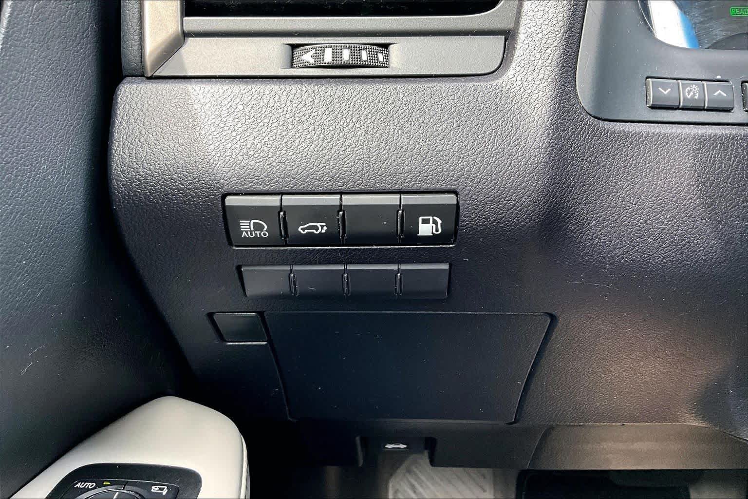 Used 2018 Lexus RX 450h AWD w/ Premium Package image 34