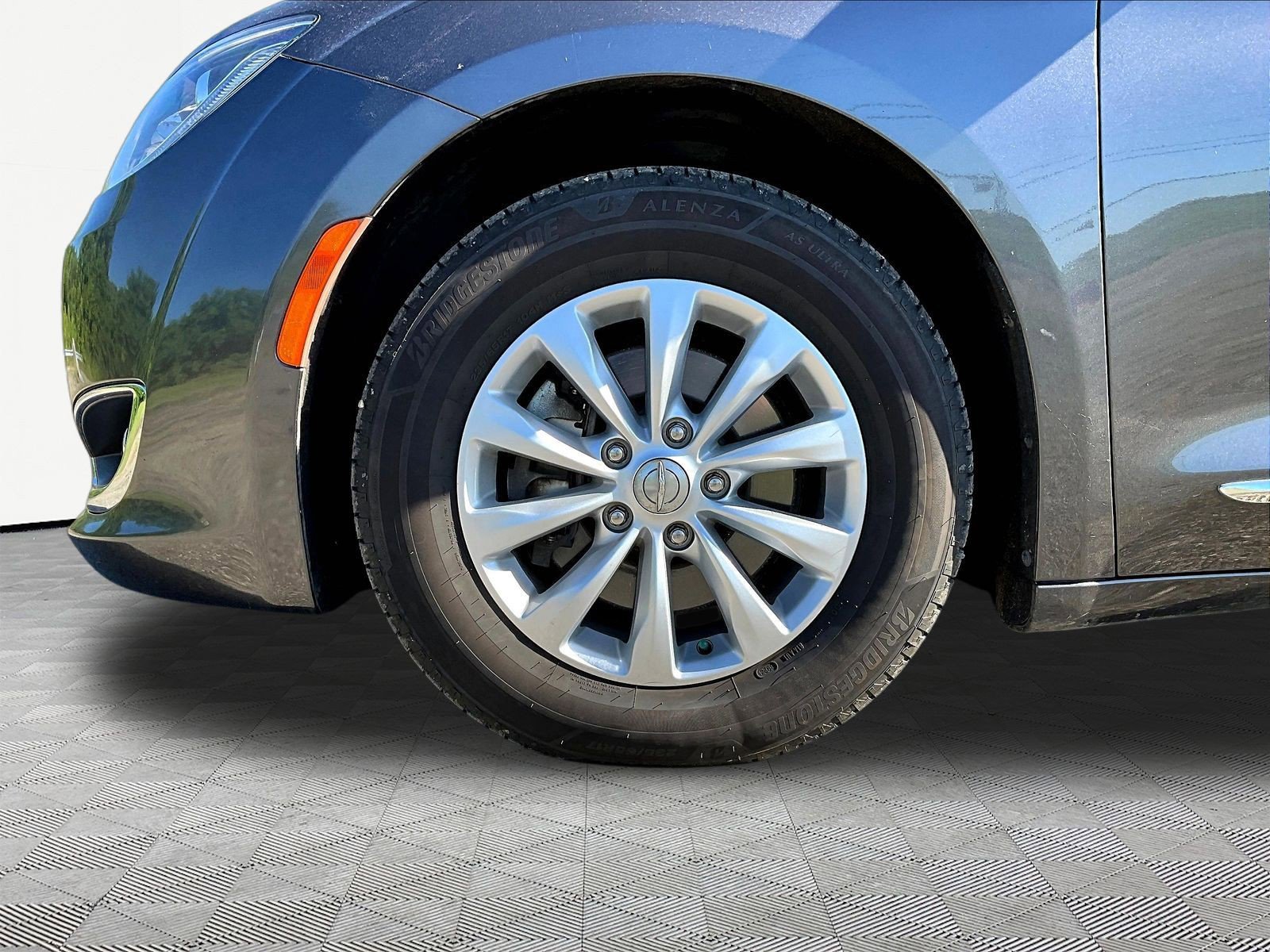 Used 2018 Chrysler Pacifica Touring-L Plus FWD image 30