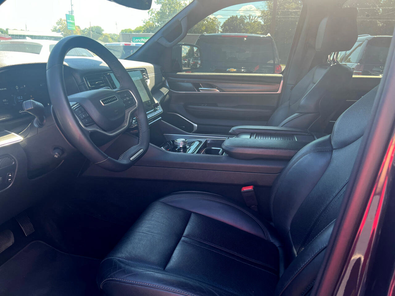 Used 2023 Jeep Wagoneer L Series II image 5