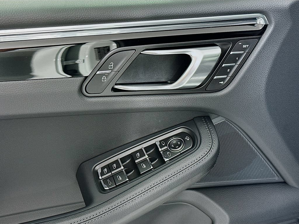 New 2026 Porsche Macan AWD/4WD image 20
