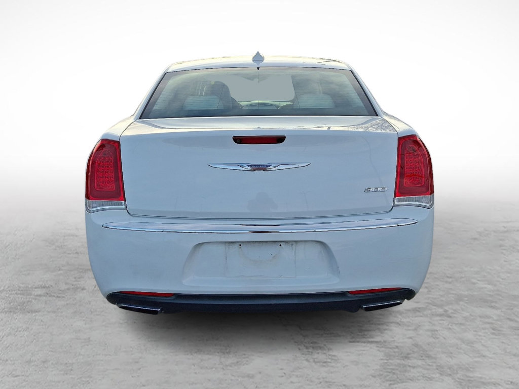 Used 2018 Chrysler 300 Limited image 4
