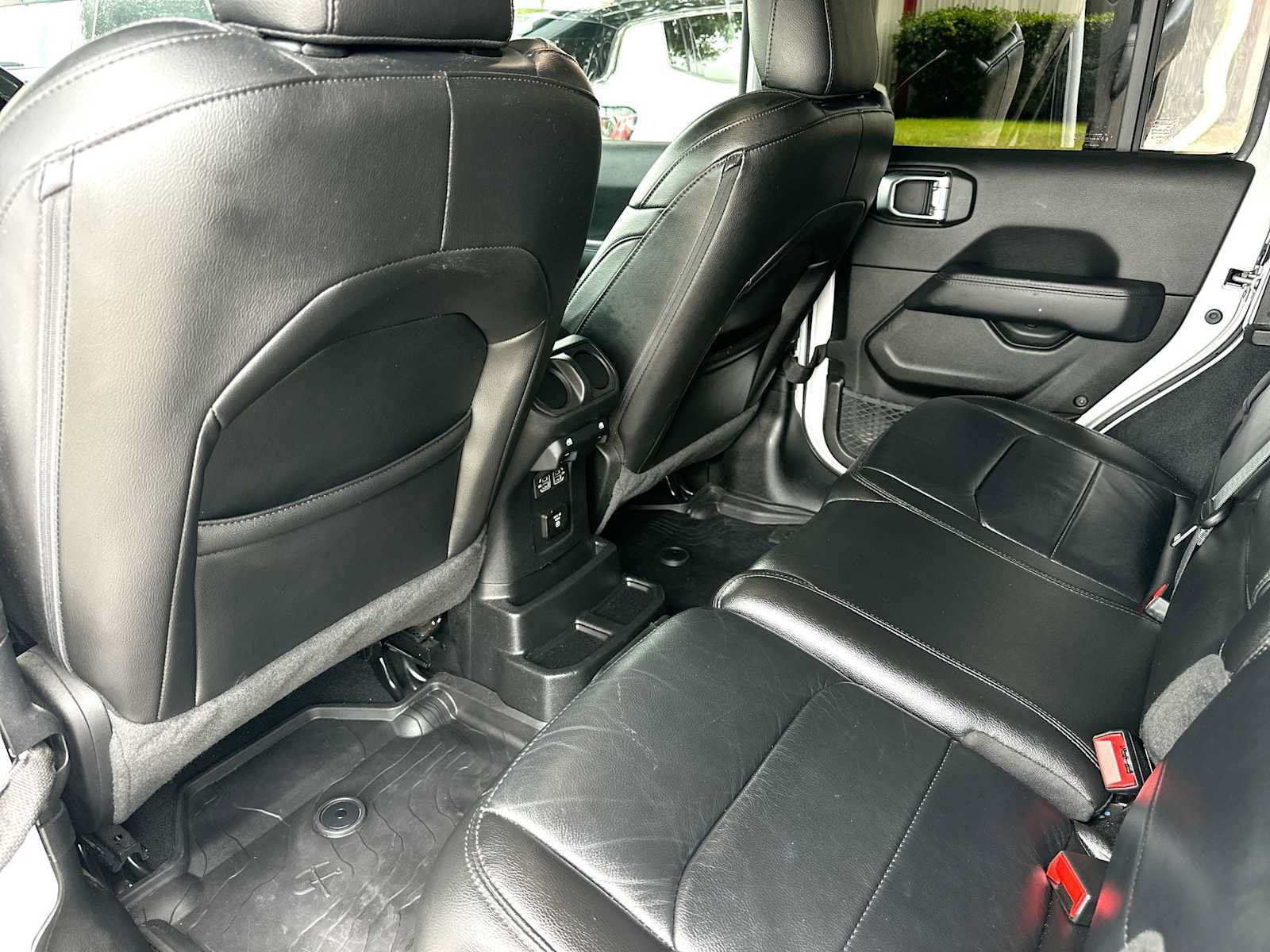 Used 2022 Jeep Wrangler Unlimited Sahara AWD/4WD image 24
