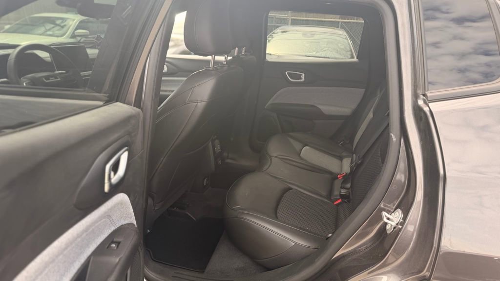 Used 2023 Jeep Compass Latitude image 8