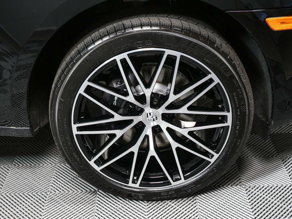 Certified 2026 Porsche Macan AWD/4WD image 39