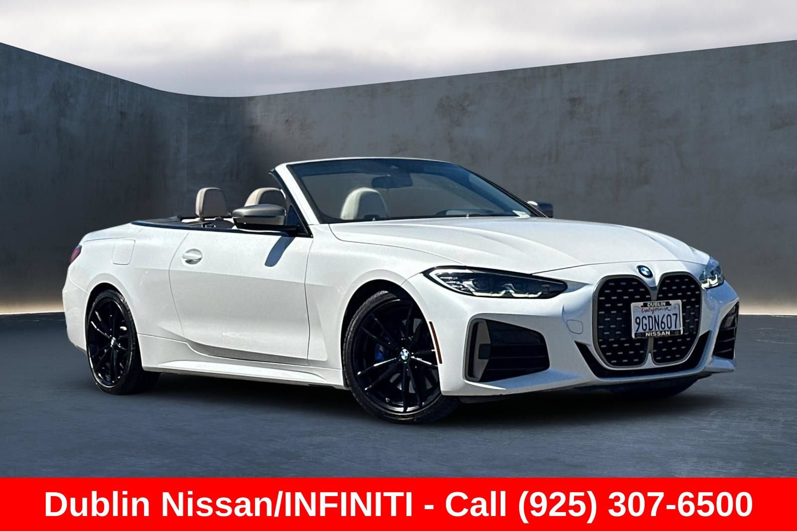 Used 2023 BMW M440i Convertible w/ Premium Package RWD image 2