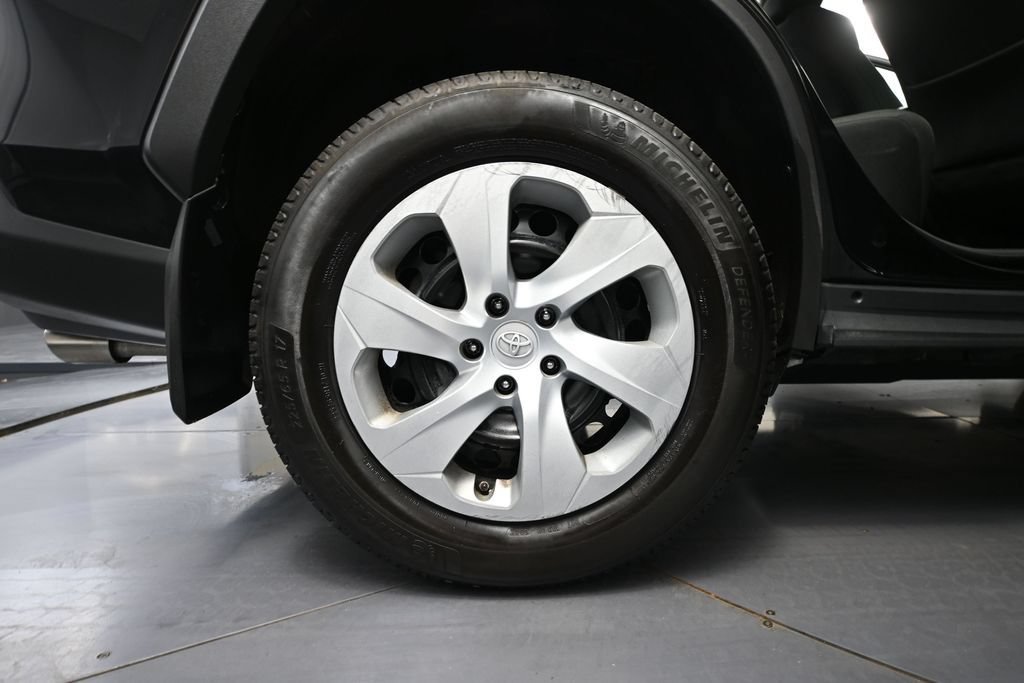 Used 2020 Toyota RAV4 LE w/ All Weather Liner Package AWD/4WD image 14