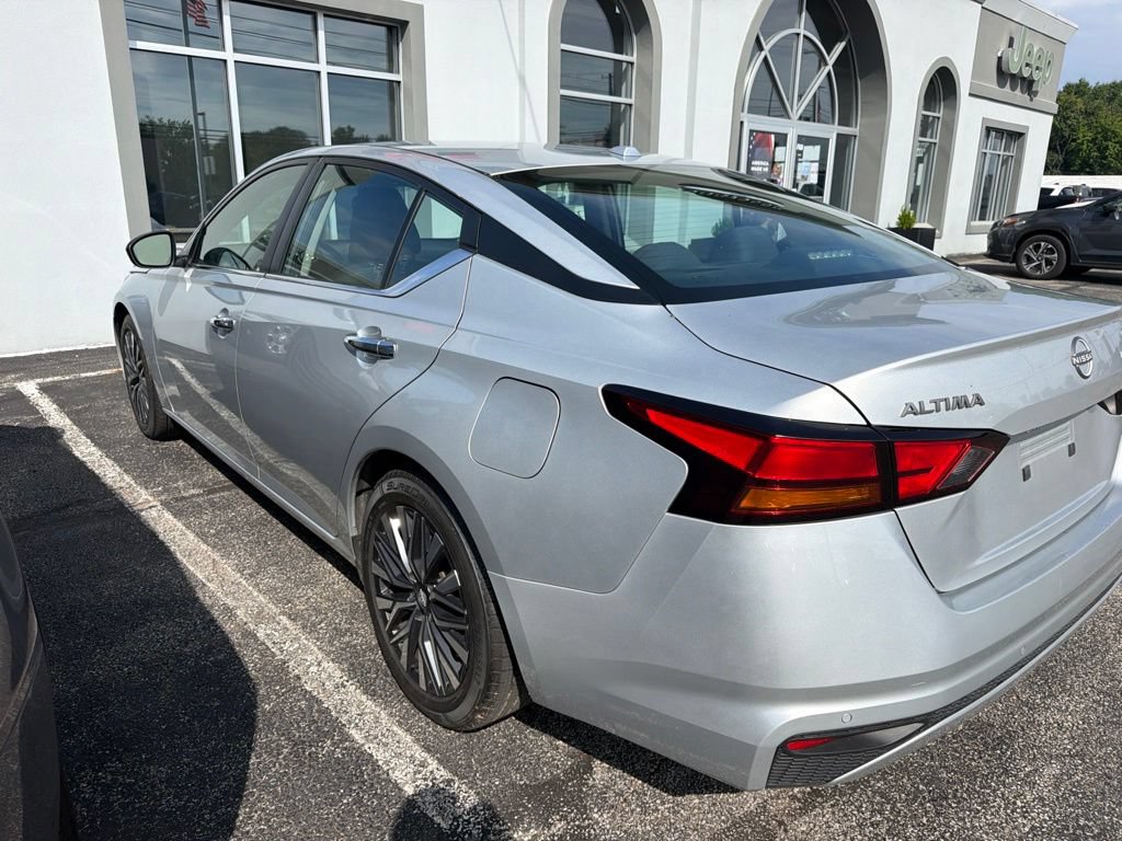 Used 2024 Nissan Altima 2.5 SV FWD image 6