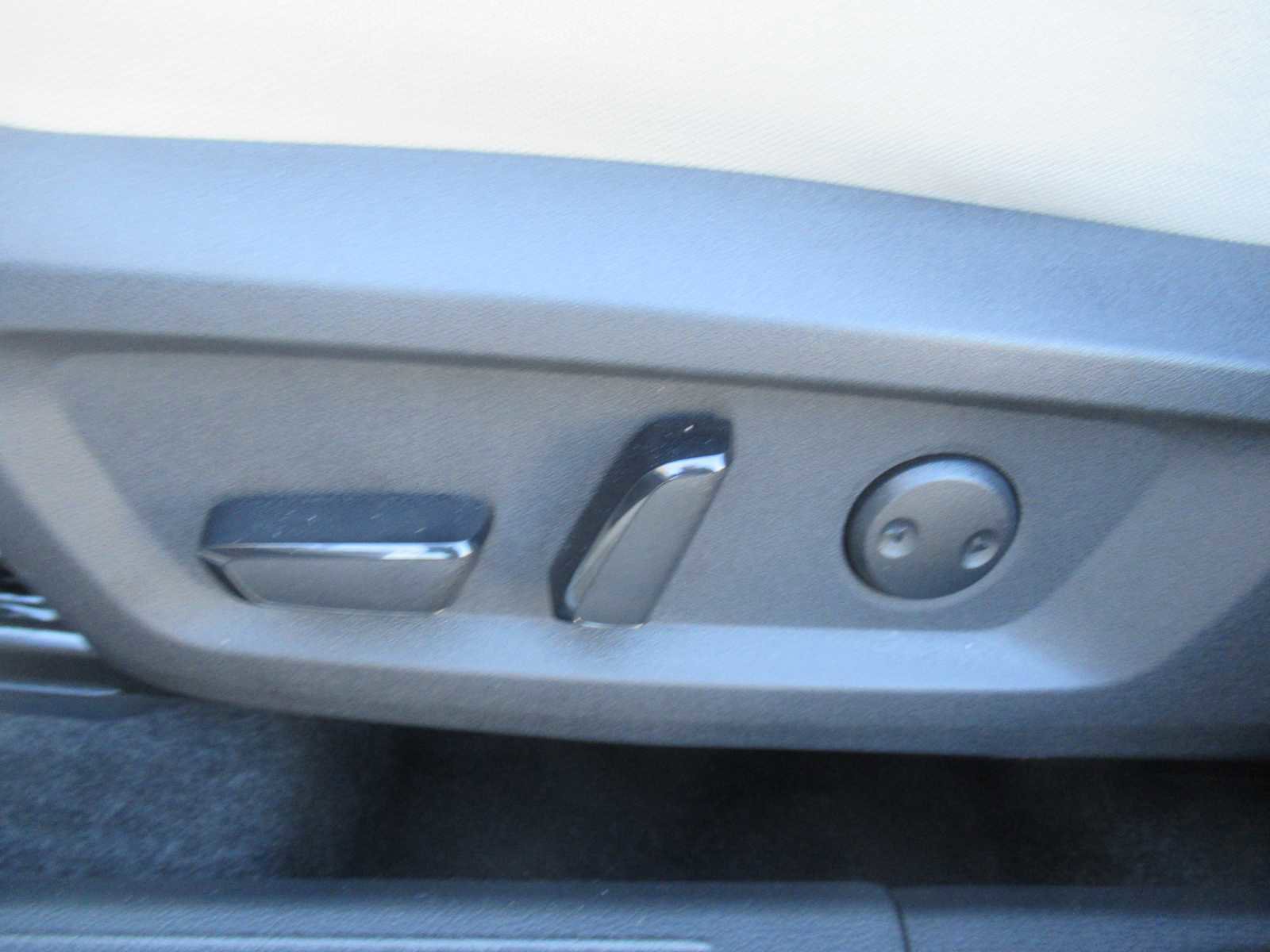 Used 2024 Nissan Rogue SV image 22