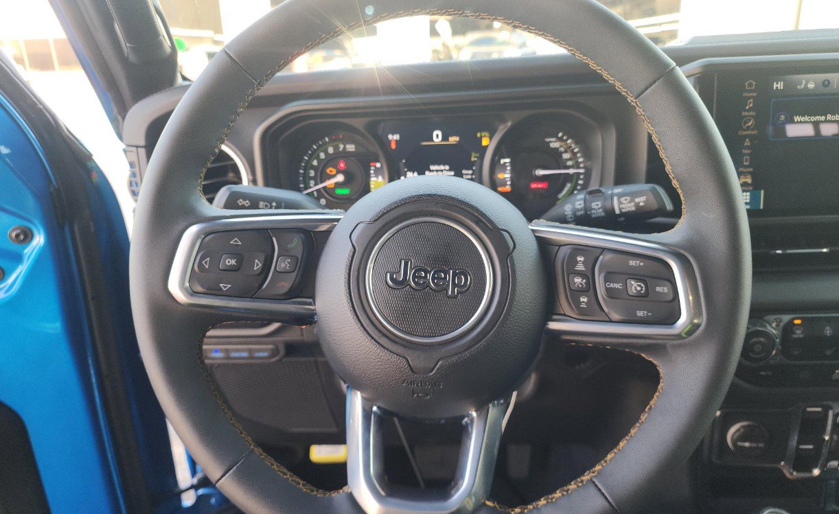 Used 2024 Jeep Wrangler Unlimited Sahara w/ Technology Group image 8