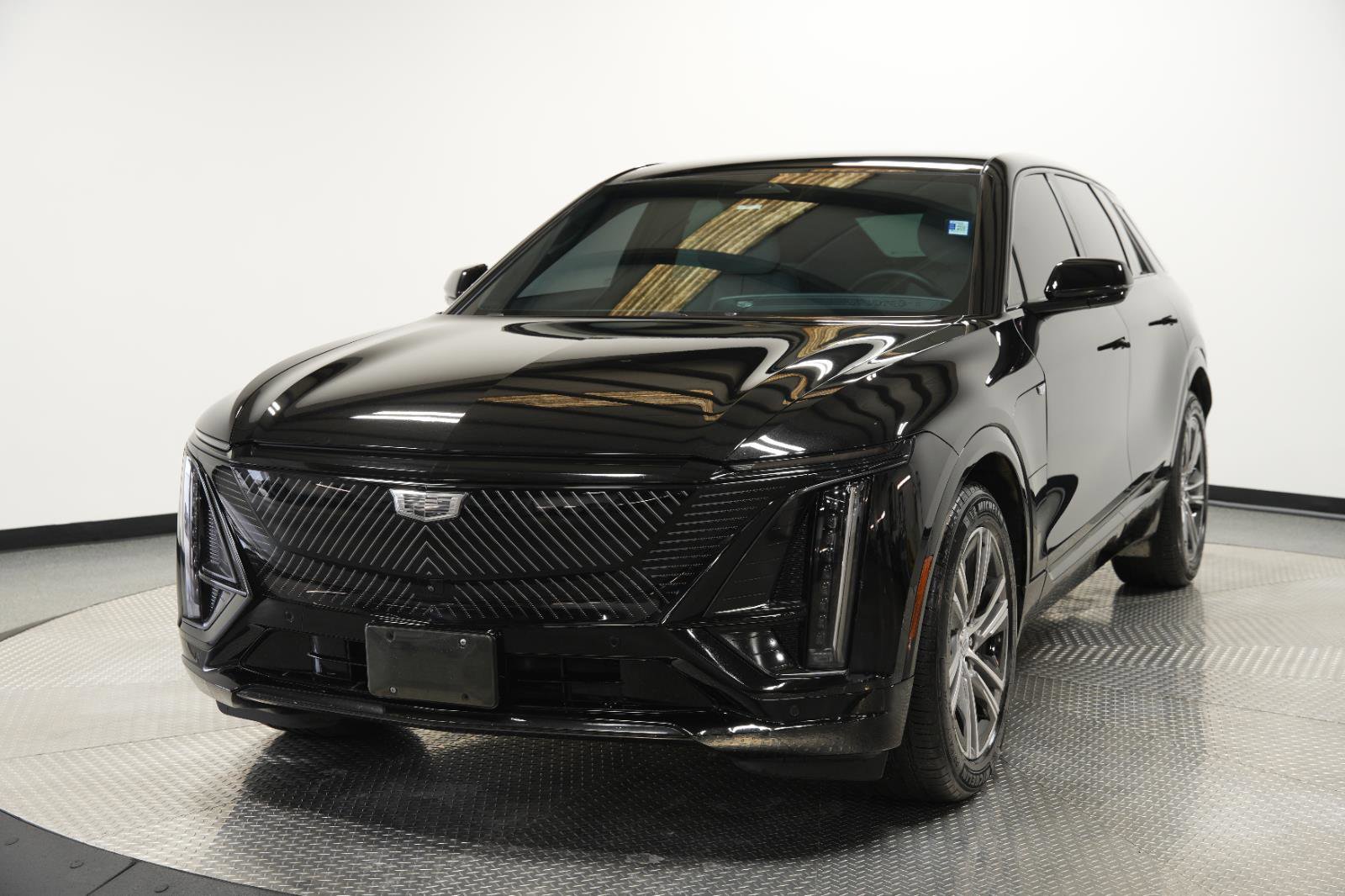 Used 2024 Cadillac Lyriq Luxury image 3