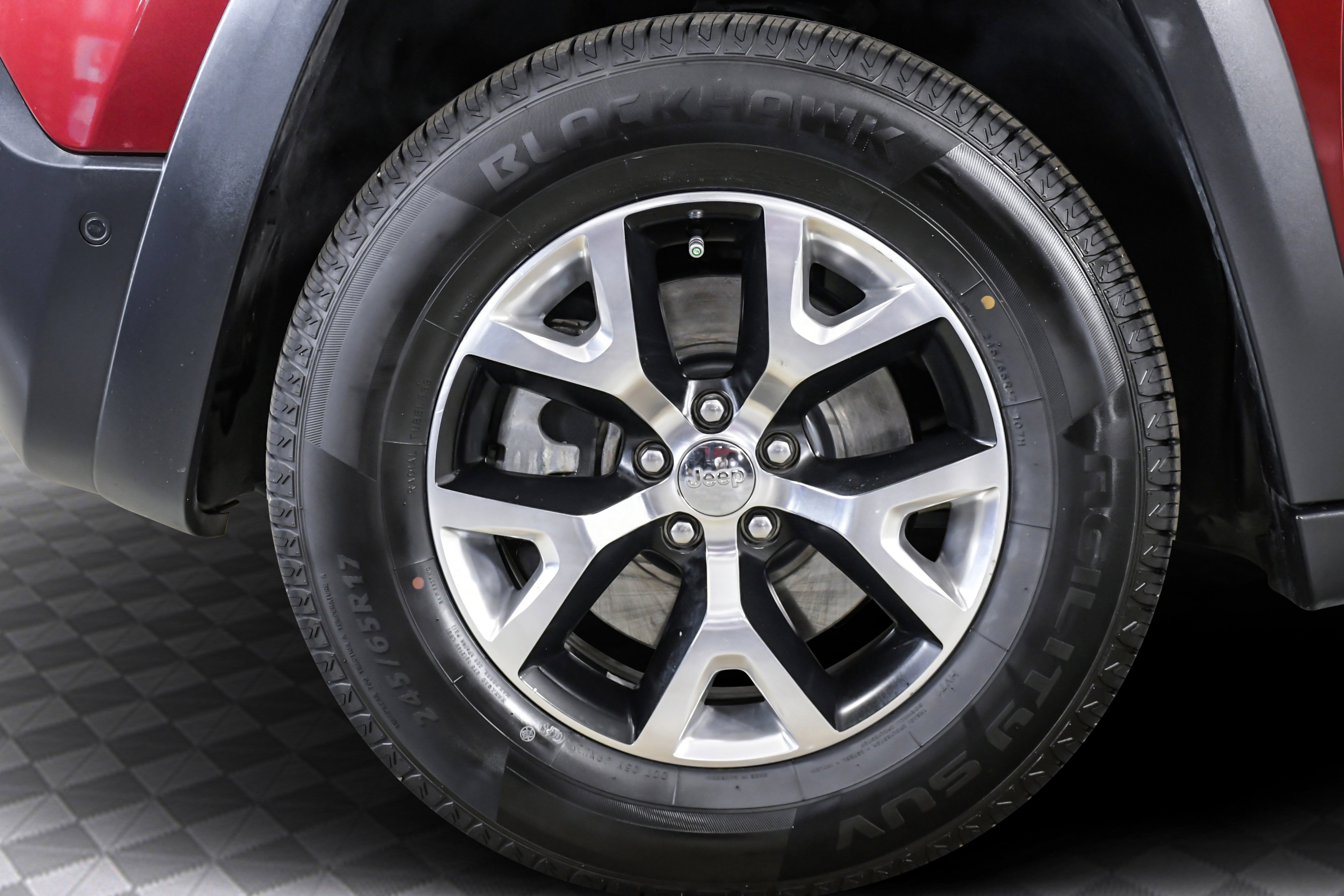 Used 2016 Jeep Cherokee Trailhawk w/ Comfort/Convenience Group image 37