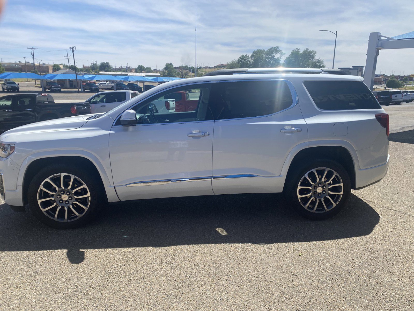 Used 2021 GMC Acadia Denali w/ Denali Ultimate Package AWD/4WD image 4