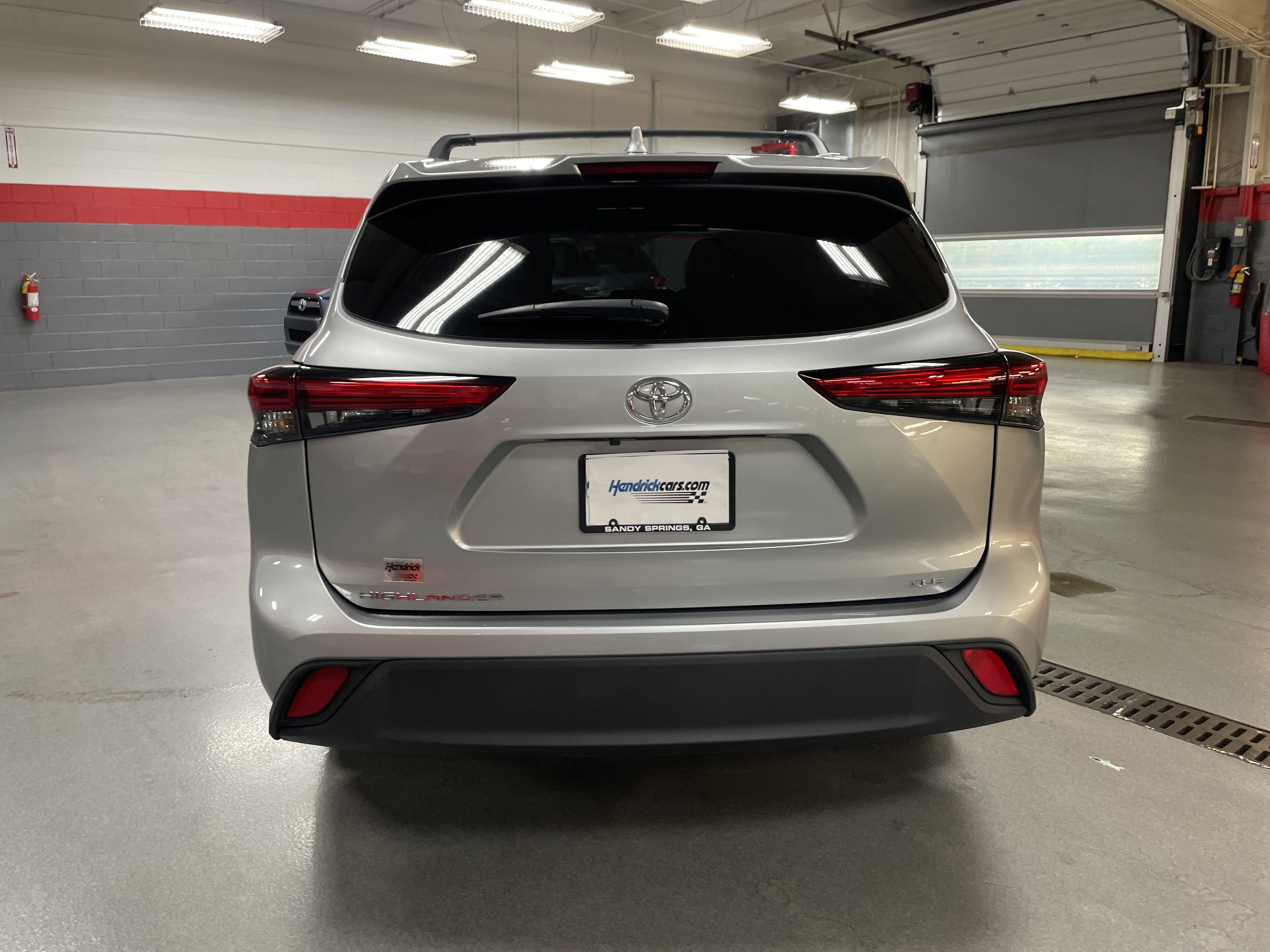 Used 2023 Toyota Highlander XLE FWD image 9