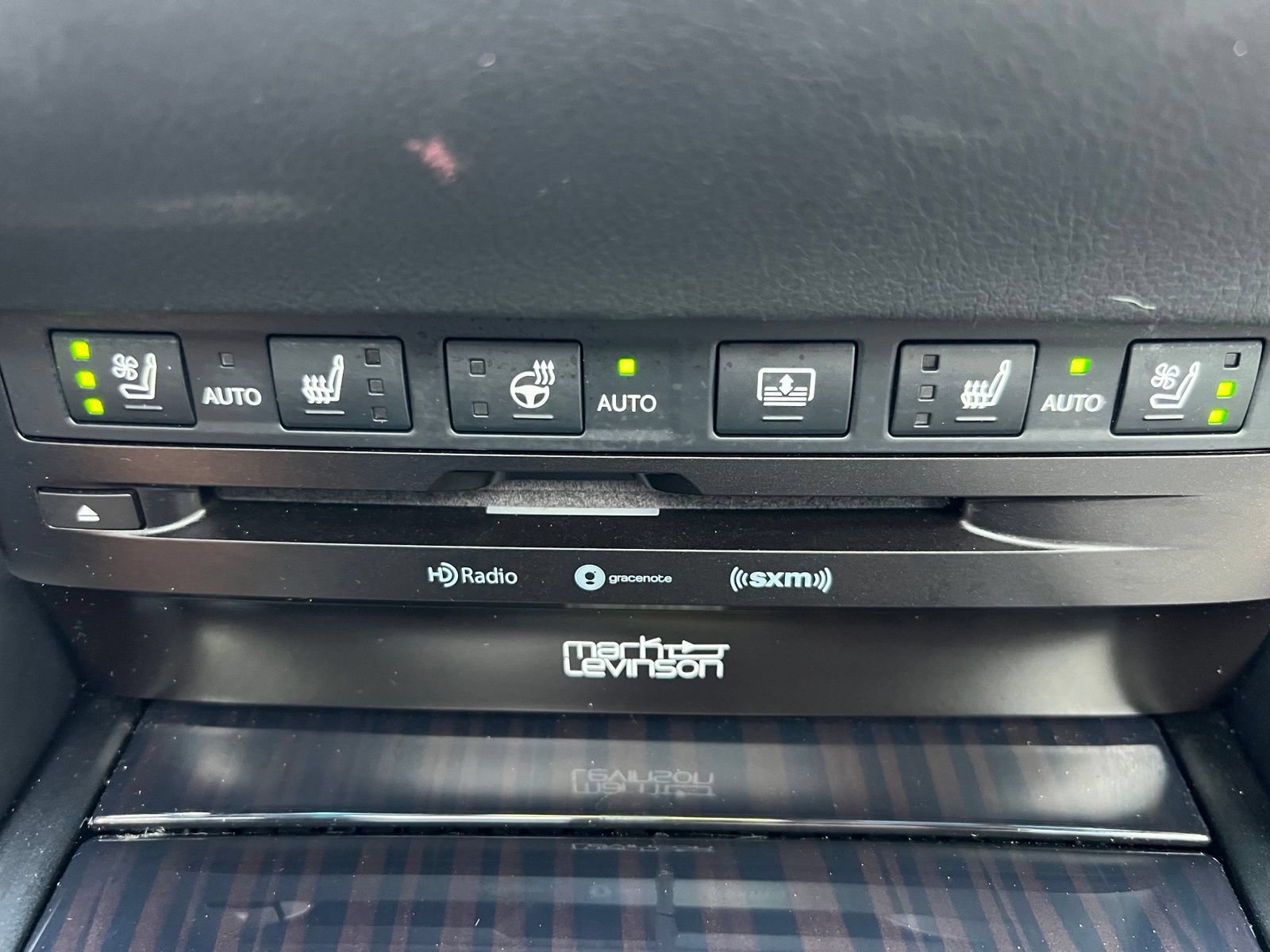 Used 2019 Lexus ES 300h Ultra Luxury w/ Accessory Package 2 FWD image 54