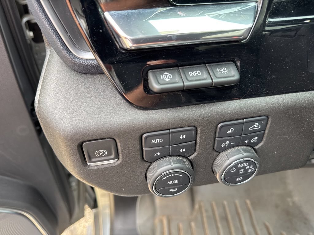 Used 2024 Chevrolet Silverado 2500 High Country w/ Technology Package AWD/4WD image 17