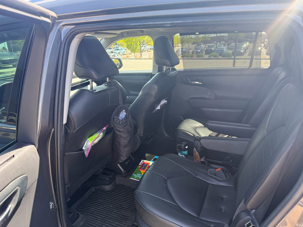 Used 2021 Toyota Highlander XLE image 8