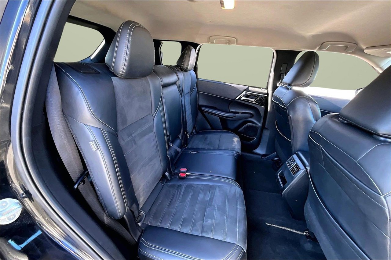 Used 2024 Mitsubishi Outlander SE image 24