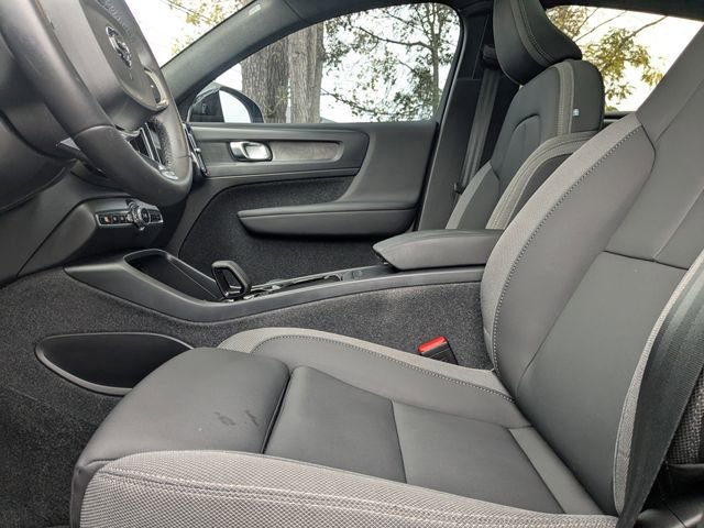 Certified 2023 Volvo C40 Recharge Core image 26