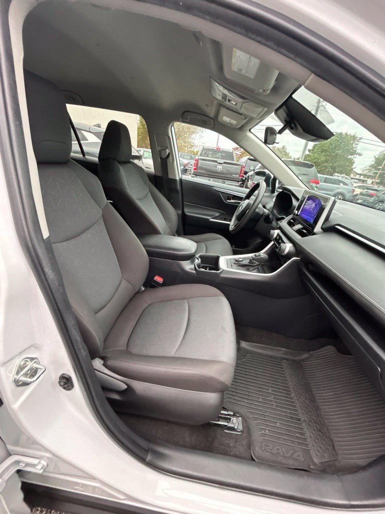 Used 2024 Toyota RAV4 XLE AWD/4WD image 21