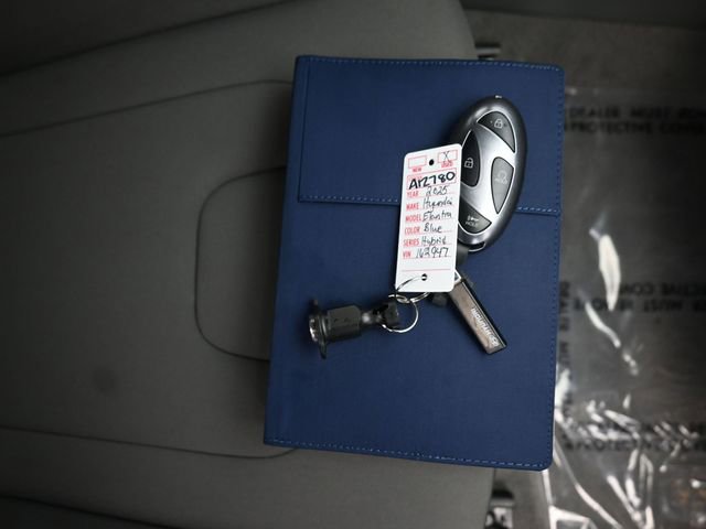 Used 2025 Hyundai Elantra SEL image 10