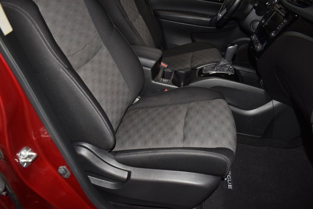 Used 2020 Nissan Rogue Sport SV w/ All-Weather Package image 29