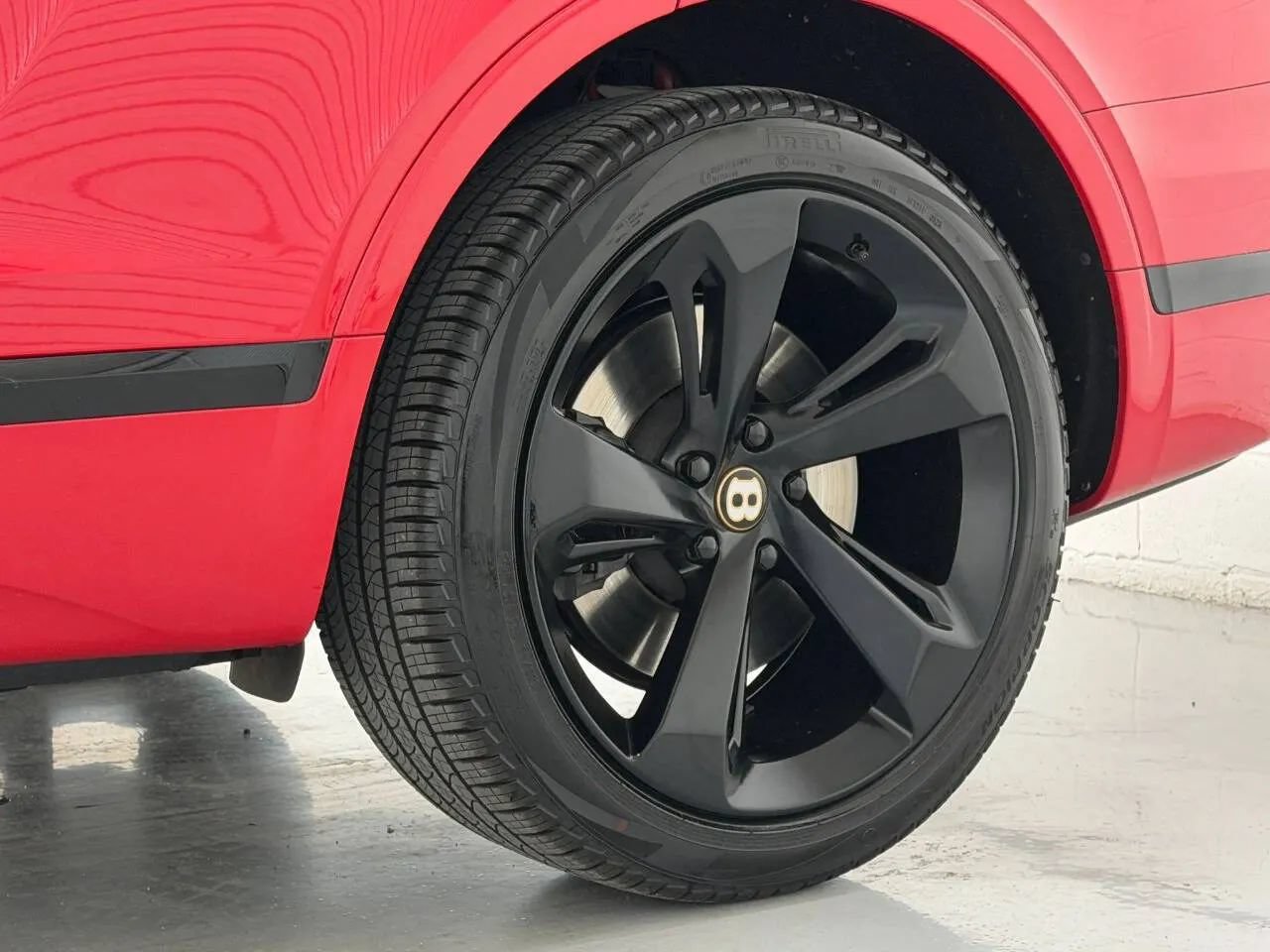 Used 2019 Bentley Bentayga AWD/4WD image 44
