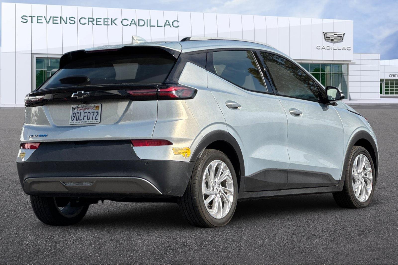 Used 2023 Chevrolet Bolt EUV LT w/ Comfort Package image 3