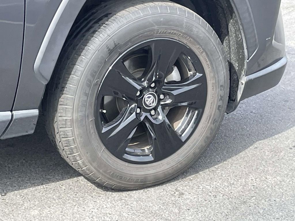 Used 2020 Toyota RAV4 XLE image 30