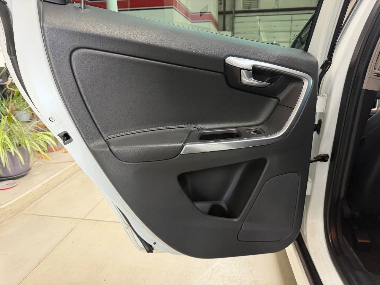Used 2015 Volvo XC60 T6 w/ Protection Package AWD/4WD image 12