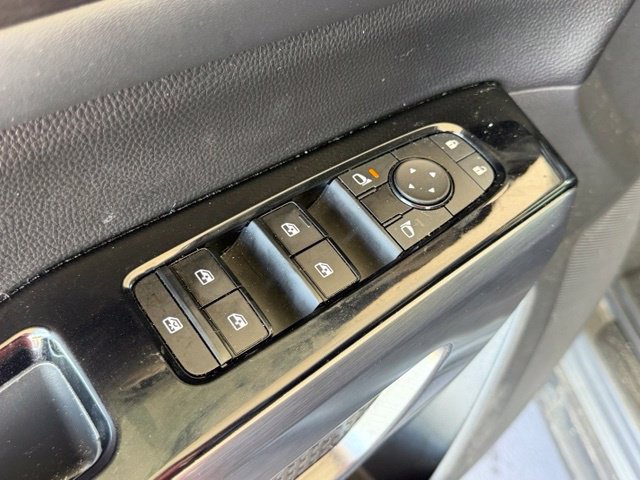 Used 2023 Nissan Pathfinder SL AWD/4WD image 13