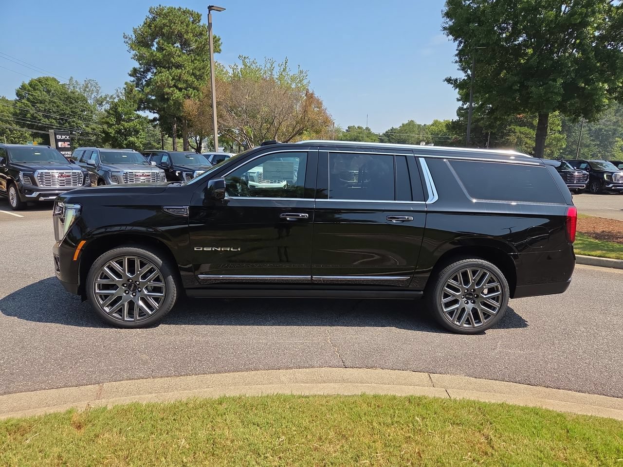 New 2026 GMC Yukon XL Denali Ultimate AWD/4WD image 5
