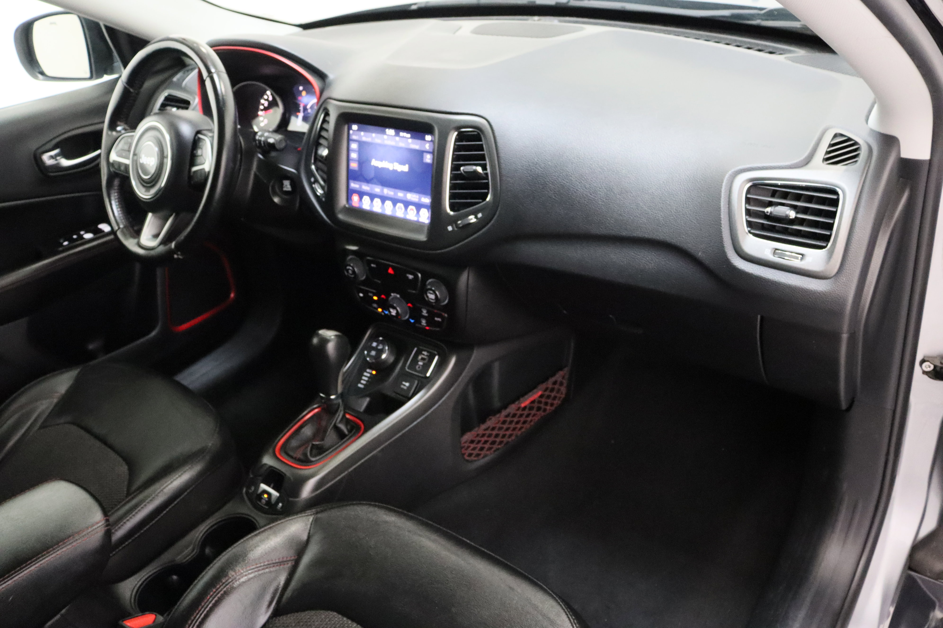 Used 2020 Jeep Compass Trailhawk AWD/4WD image 35