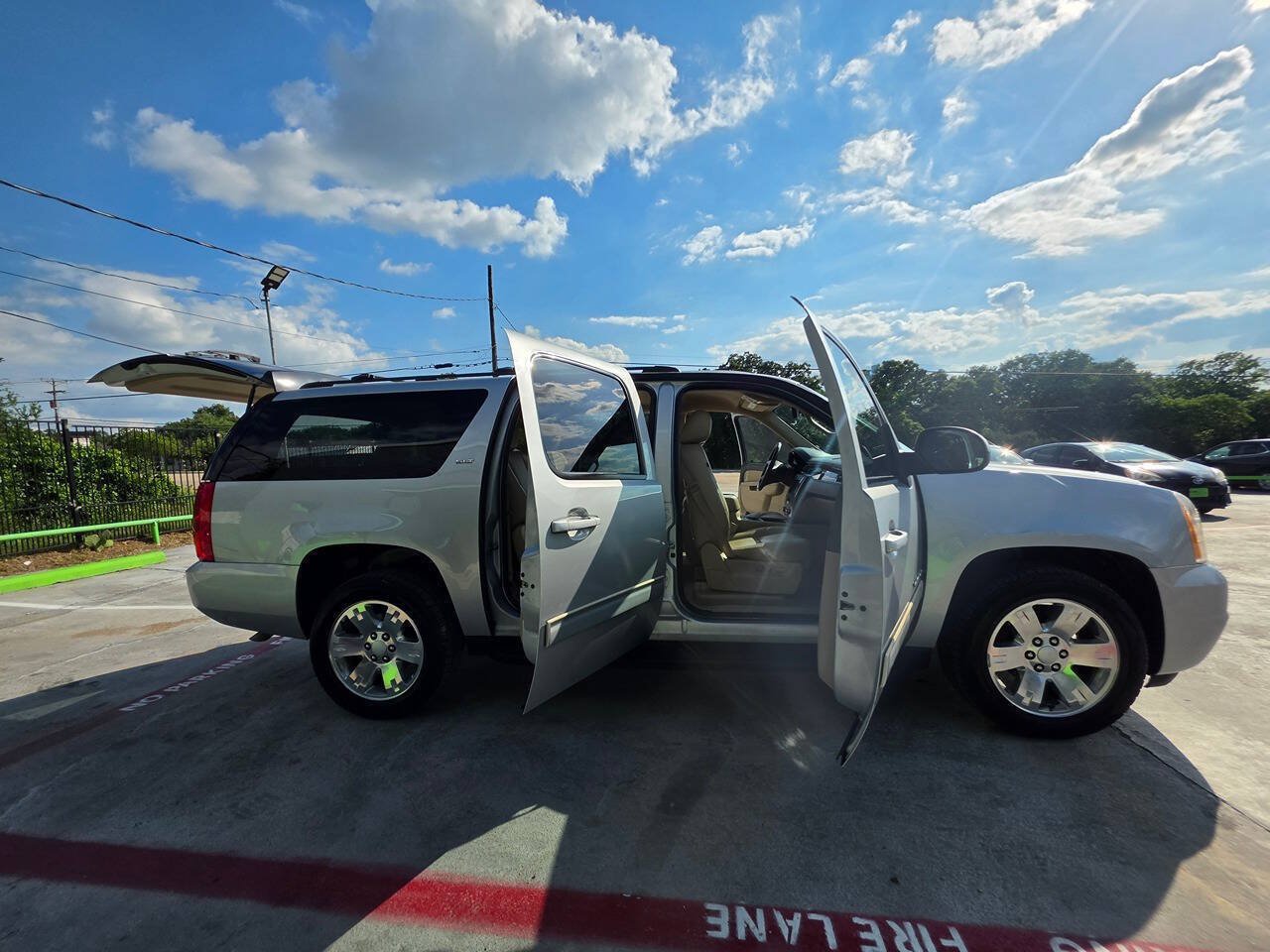 Used 2014 GMC Yukon XL SLT w/ SLT-2 Equipment Package RWD image 35