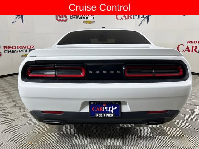 Used 2015 Dodge Challenger SXT image 7
