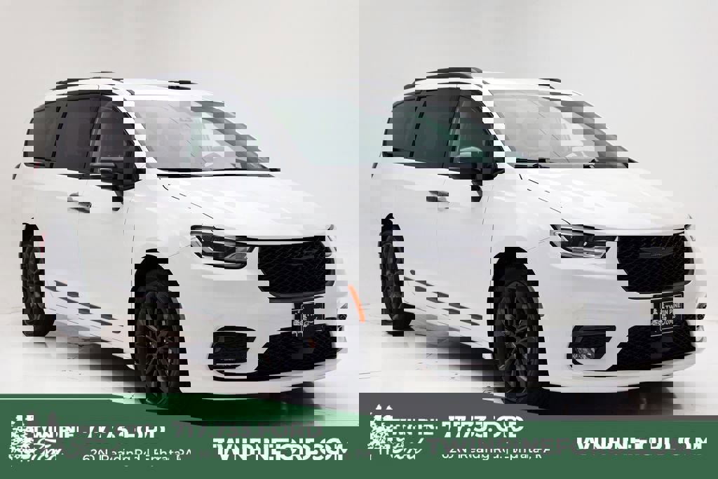 Used 2024 Chrysler Pacifica Touring-L w/ Road Tripper Package