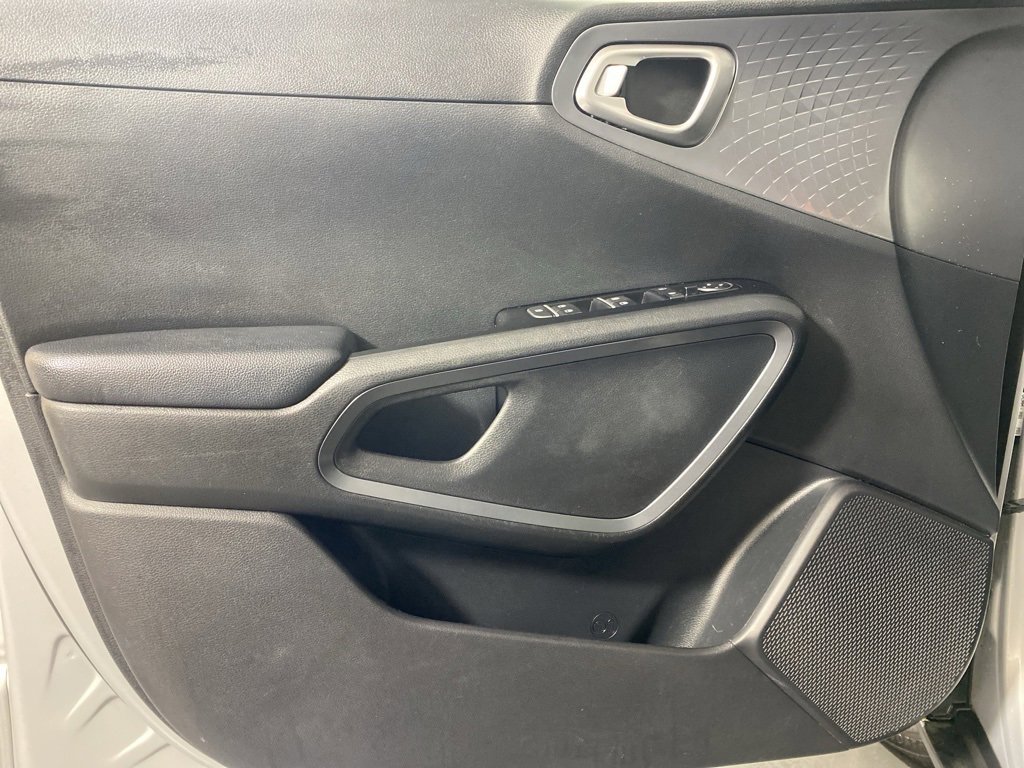 Used 2021 Kia Soul S image 24