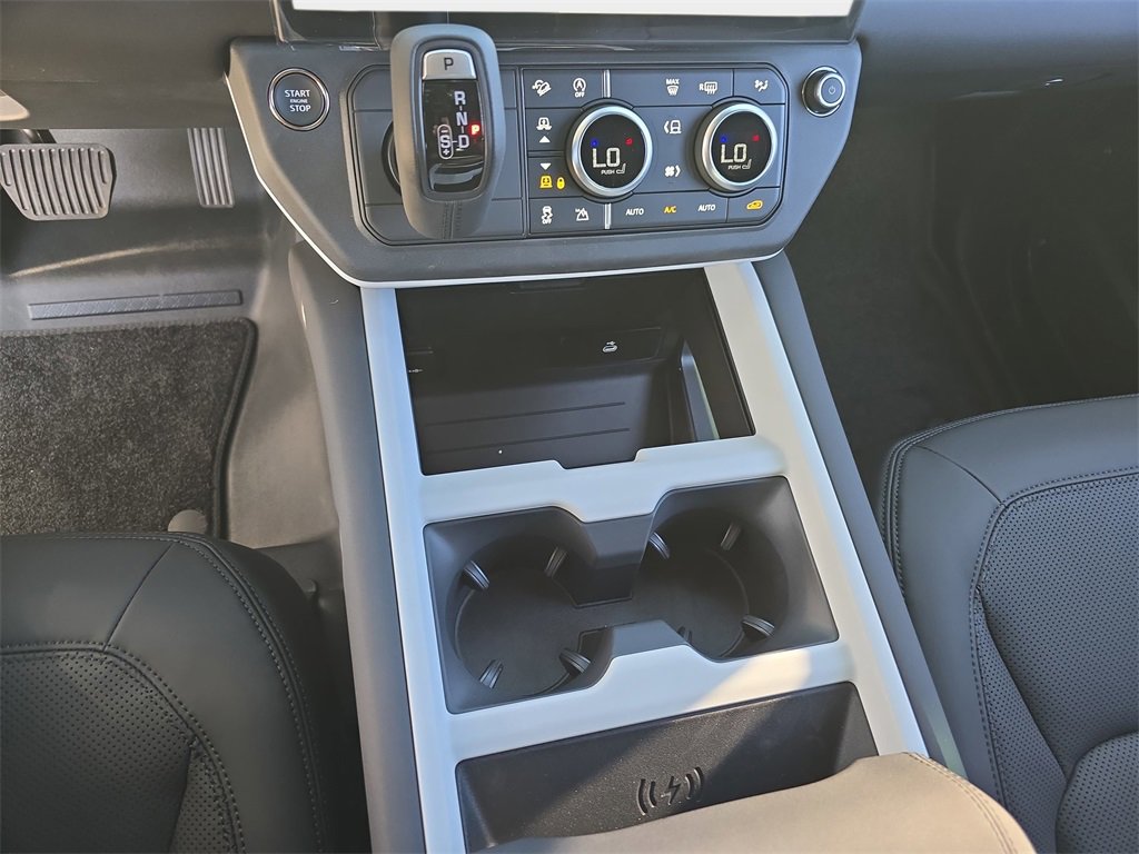 New 2026 Land Rover Defender 130 X-Dynamic SE image 26