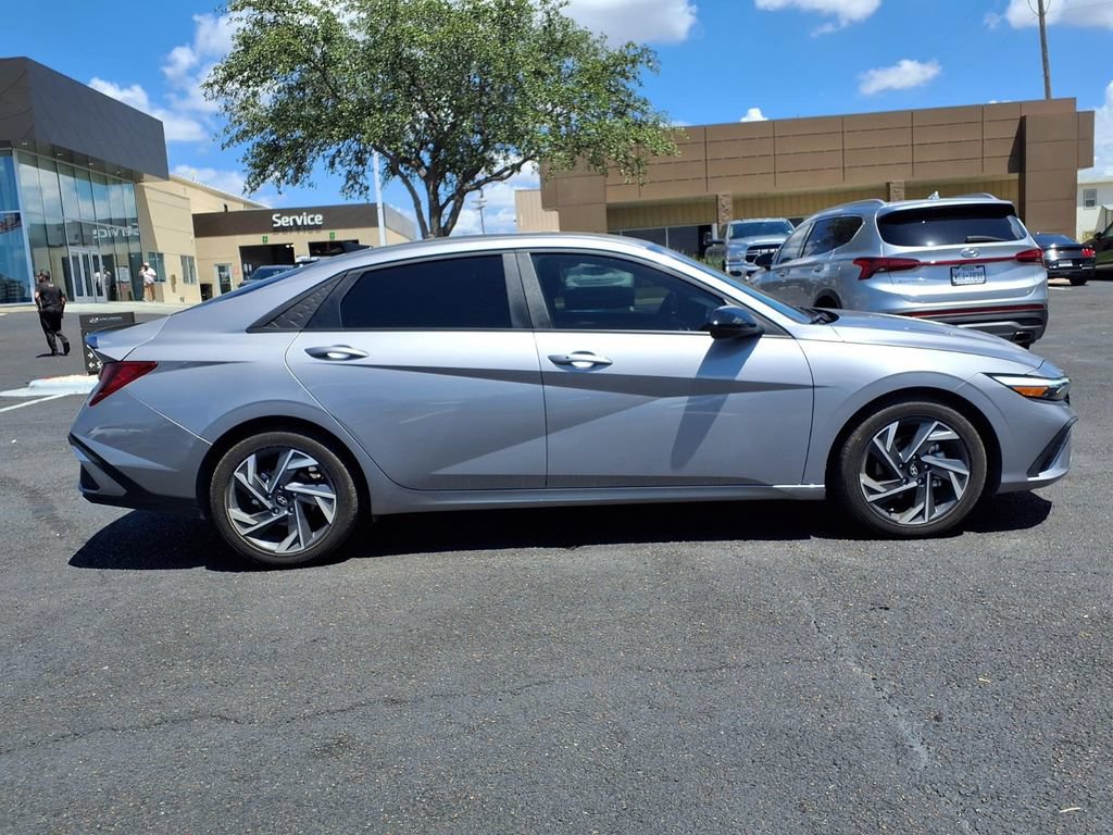 Used 2025 Hyundai Elantra Sport FWD image 6