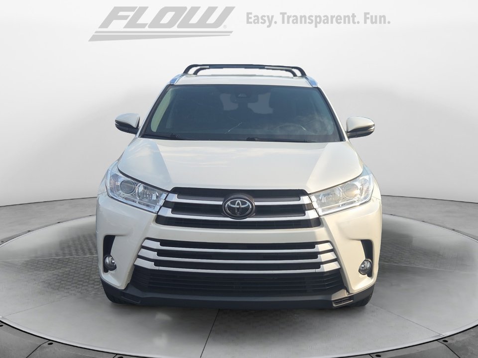 Used 2018 Toyota Highlander XLE FWD image 3