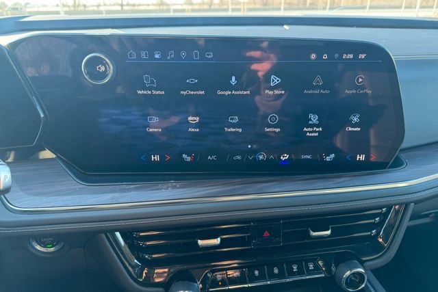 Used 2025 Chevrolet Suburban Z71 AWD/4WD image 25