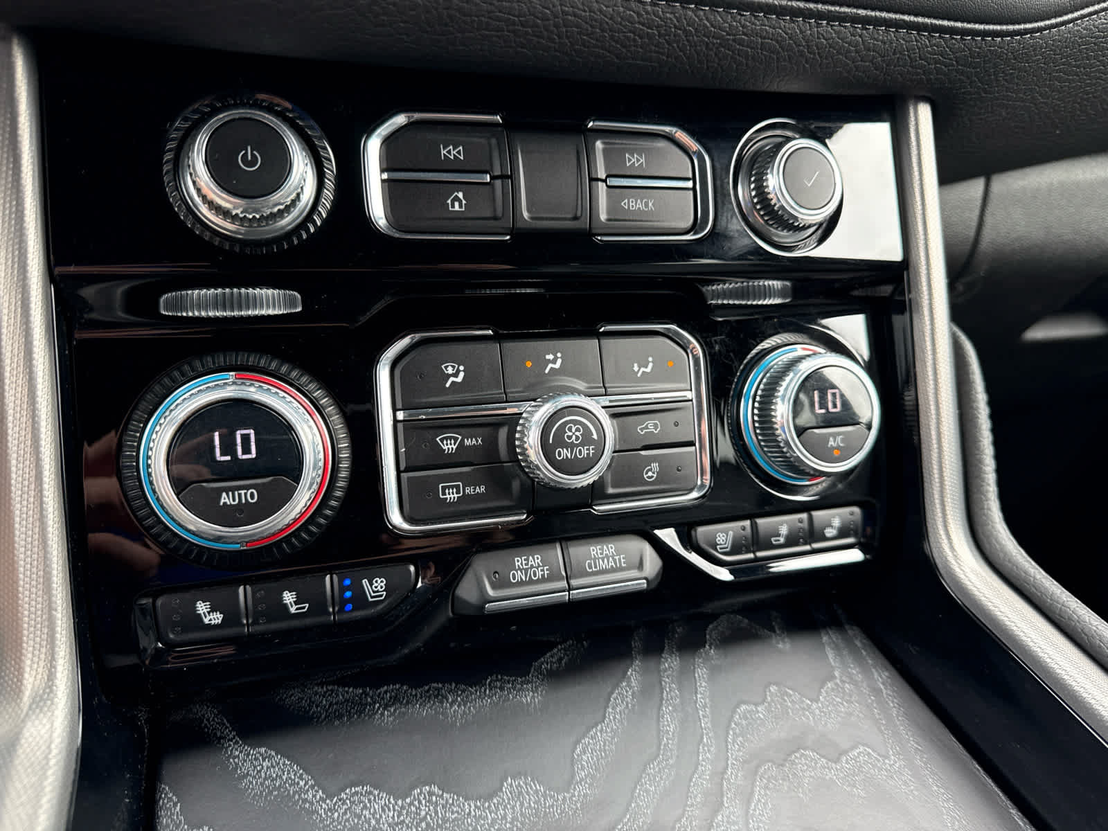 Certified 2023 GMC Yukon Denali w/ Advanced Technology Package AWD/4WD image 18