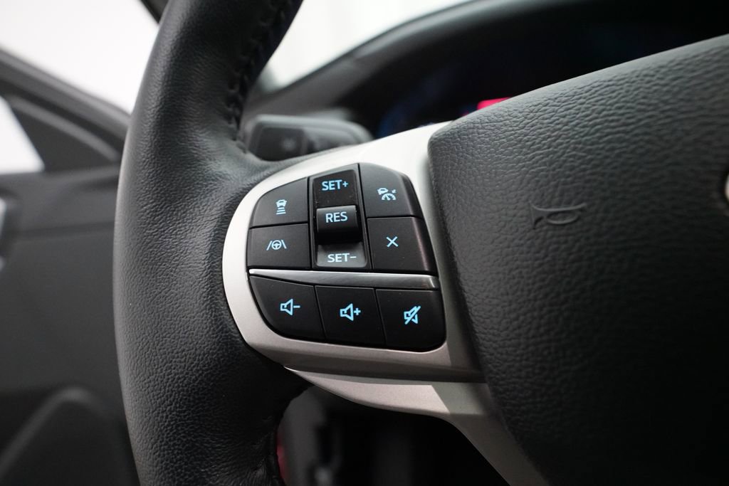 Used 2023 Ford Explorer Limited w/ Equipment Group 301A AWD/4WD image 18